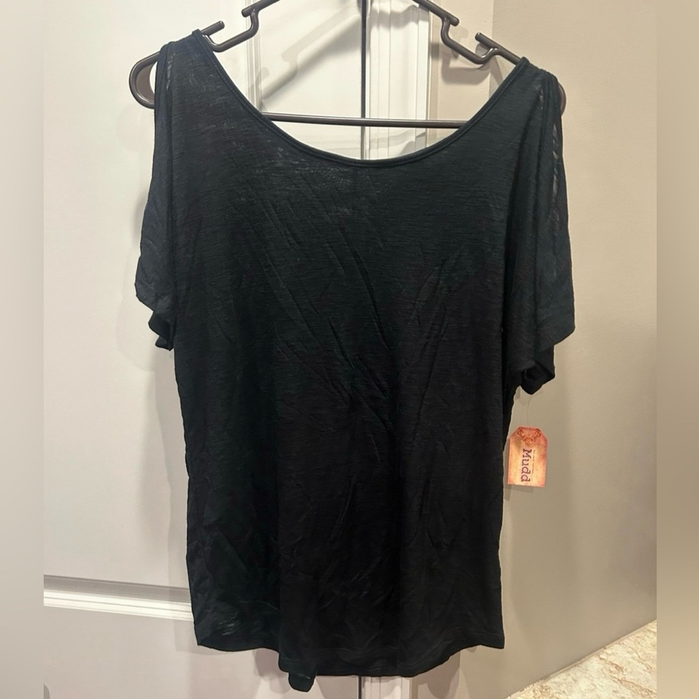 Mudd slit sleeve short sleeve Top Black Medium NWT